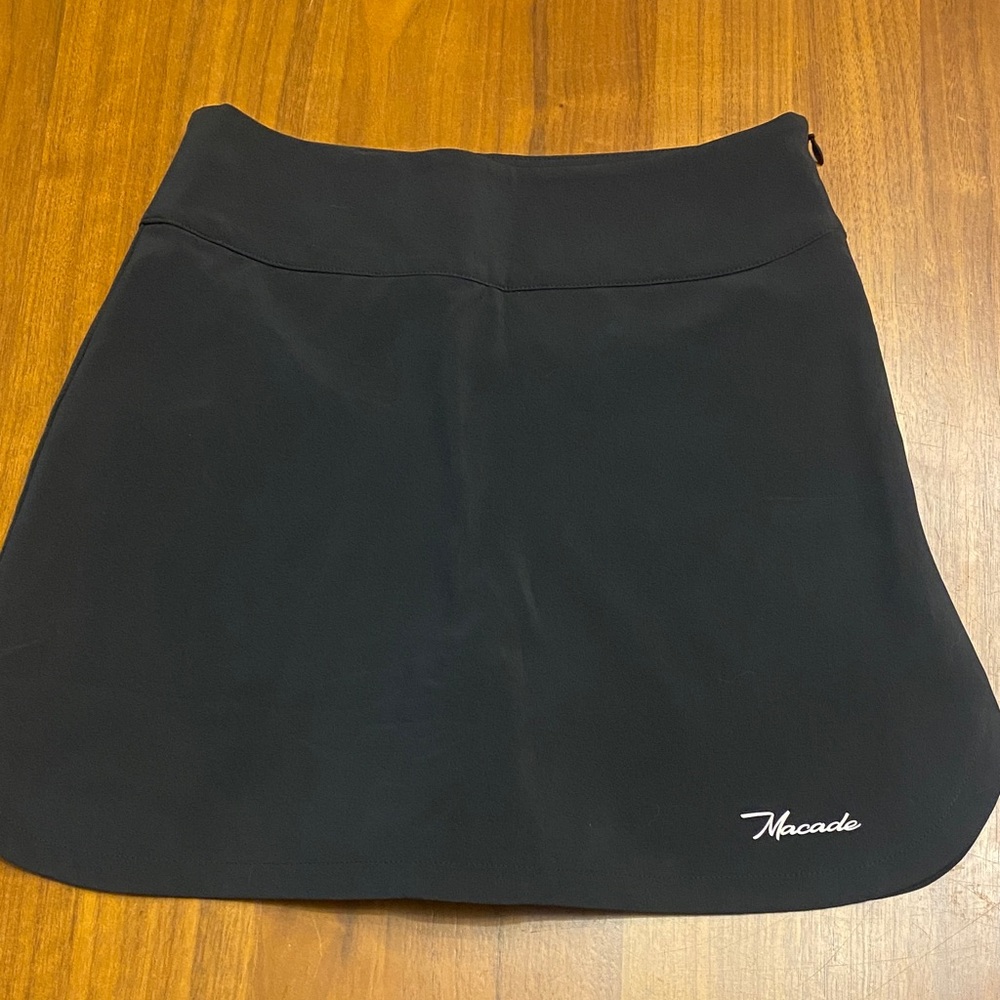 Macade women’s Kaya Flex golf skort